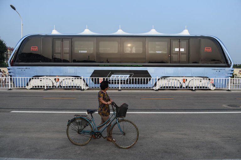transit-elevated-bus-first-test-ride-qinhuangdao-china 05